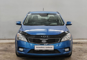 Подержанный автомобиль Kia Ceed Hatchback 2011 года (2 фото)
