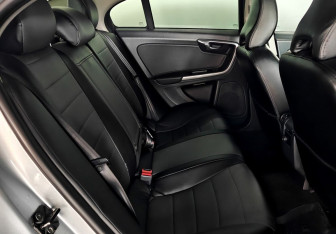 Подержанный автомобиль Volvo S60 2011 года (10 фото)