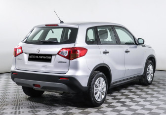 Подержанный автомобиль Suzuki Vitara 2015 года (3 фото)