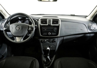Подержанный автомобиль Renault Sandero 2017 года (6 фото)