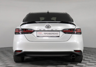 Подержанный автомобиль Toyota Camry Sedan 2018 года (6 фото)