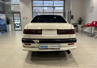 Подержанный автомобиль Toyota Corona Sedan 1998 года (5 фото)