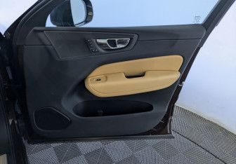 Подержанный автомобиль Volvo XC60 2018 года (28 фото)