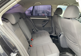 Подержанный автомобиль Volkswagen Jetta Sedan 2009 года (19 фото)