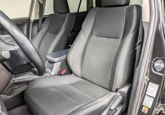 Подержанный автомобиль Toyota RAV4 2015 года (20 фото)