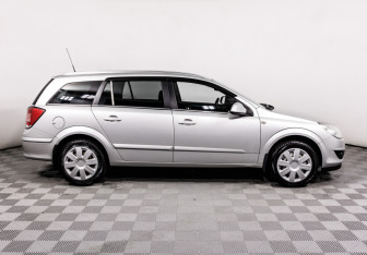 Подержанный автомобиль Opel Astra Wagon 2014 года (4 фото)