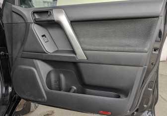 Подержанный автомобиль Toyota Land Cruiser Prado 2020 года (23 фото)