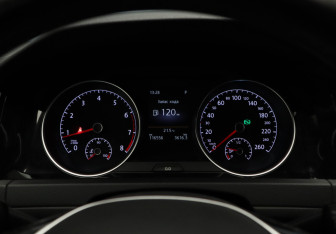 Подержанный автомобиль Volkswagen Golf Hatchback 2015 года (11 фото)