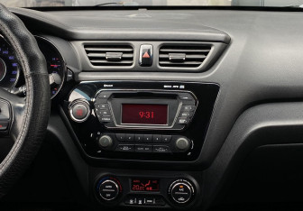 Подержанный автомобиль Kia Rio Hatchback 2013 года (12 фото)