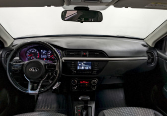 Подержанный автомобиль Kia Rio Sedan 2017 года (22 фото)
