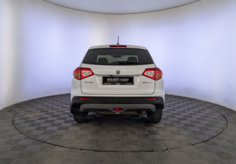 Подержанный автомобиль Suzuki Vitara 2016 года (6 фото)