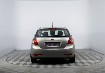 Подержанный автомобиль Kia Ceed Hatchback 2011 года (6 фото)