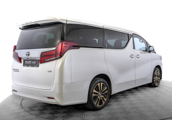 Подержанный автомобиль Toyota Alphard 2021 года (5 фото)