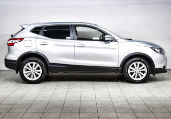 Подержанный автомобиль Nissan Qashqai 2017 года (4 фото)