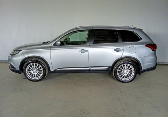 Подержанный автомобиль Mitsubishi Outlander 2020 года (7 фото)