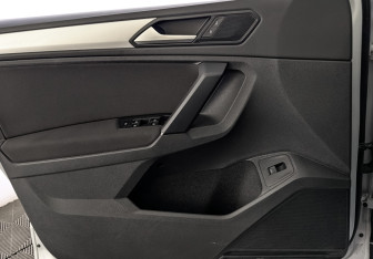 Подержанный автомобиль Volkswagen Tiguan 2020 года (19 фото)