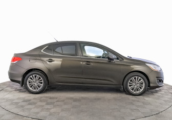 Подержанный автомобиль Citroen C4 Sedan 2016 года (4 фото)