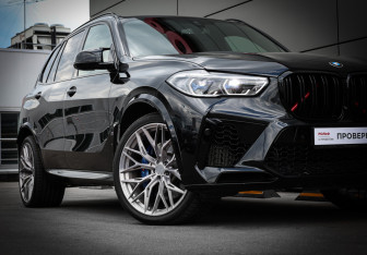 Подержанный автомобиль BMW X5 M 2021 года (27 фото)