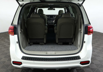 Подержанный автомобиль Kia Carnival 2019 года (13 фото)