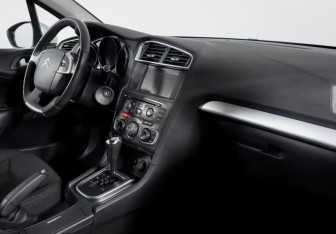 Подержанный автомобиль Citroen C4 Sedan 2013 года (9 фото)