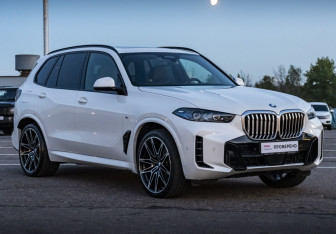 Подержанный автомобиль BMW X5 2023 года (3 фото)