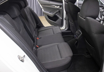 Подержанный автомобиль Skoda Octavia Liftback 2020 года (12 фото)