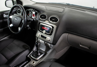 Подержанный автомобиль Ford Focus Sedan 2010 года (11 фото)