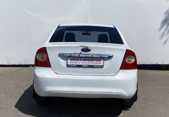 Подержанный автомобиль Ford Focus Sedan 2008 года (6 фото)