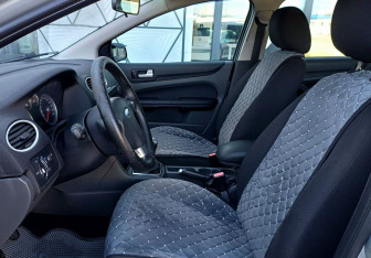 Подержанный автомобиль Ford Focus Wagon 2005 года (19 фото)