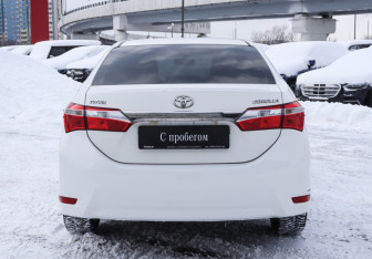 Подержанный автомобиль Toyota Corolla Sedan 2013 года (6 фото)