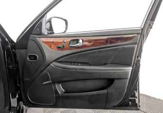 Подержанный автомобиль Hyundai Equus 2015 года (25 фото)