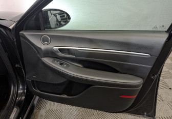 Подержанный автомобиль Hyundai Sonata 2022 года (22 фото)