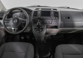 Подержанный автомобиль Volkswagen Caravelle 2010 года (14 фото)