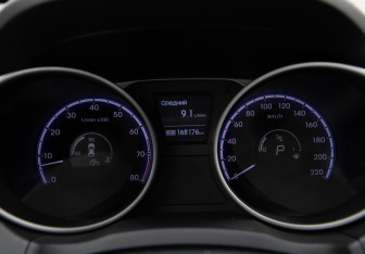 Подержанный автомобиль Hyundai ix35 2012 года (9 фото)