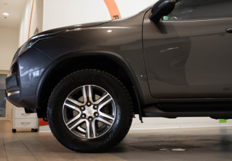 Подержанный автомобиль Toyota Fortuner 2021 года (31 фото)