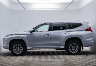 Подержанный автомобиль Mitsubishi Pajero Sport 2020 года (8 фото)
