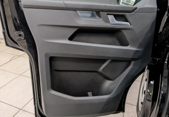 Подержанный автомобиль Volkswagen Multivan 2020 года (19 фото)