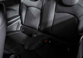 Подержанный автомобиль MINI Hatch 2021 года (10 фото)