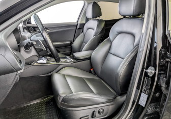 Подержанный автомобиль Kia Stinger 2019 года (20 фото)