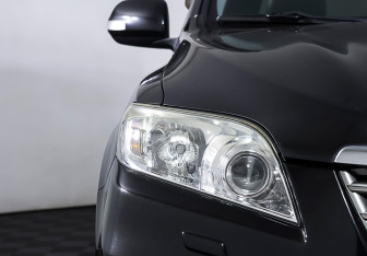 Подержанный автомобиль Toyota RAV4 2011 года (24 фото)