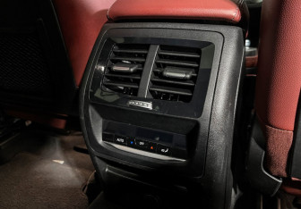 Подержанный автомобиль BMW X4 2020 года (25 фото)