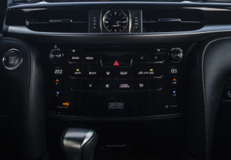 Подержанный автомобиль Lexus LX 2016 года (23 фото)