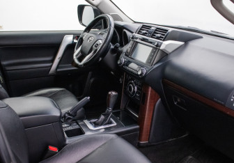 Подержанный автомобиль Toyota Land Cruiser Prado 2014 года (9 фото)
