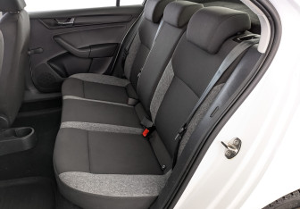 Подержанный автомобиль Skoda Rapid Liftback 2021 года (18 фото)