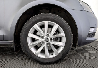 Подержанный автомобиль Skoda Octavia Liftback 2019 года (18 фото)