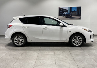Подержанный автомобиль Mazda 3 Hatchback 2012 года (4 фото)