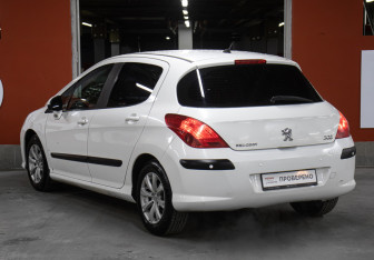 Подержанный автомобиль Peugeot 308 Hatchback 2008 года (7 фото)