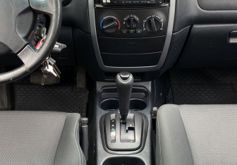 Подержанный автомобиль Mitsubishi Space Star Compactvan 2004 года (13 фото)