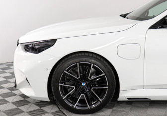 Новый BMW M5 Sedan 2025 (8 фото)