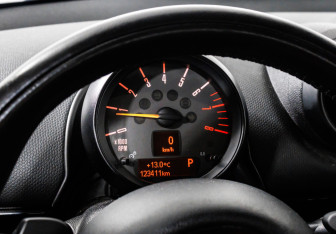 Подержанный автомобиль MINI Countryman 2016 года (10 фото)